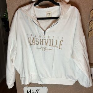 Social Scene White Nashville 1/4 Zippered Hoodie Women’s Size Medium